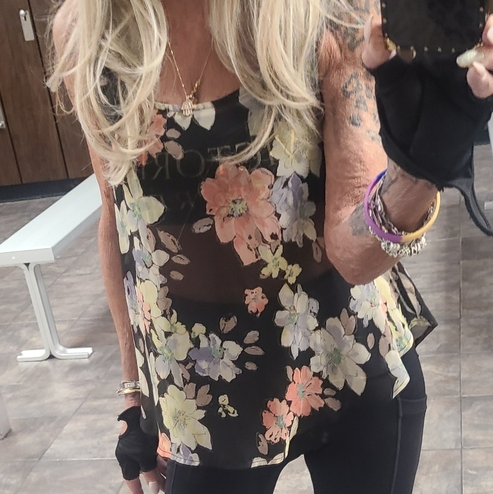 HP🔥🔥🔥Beautiful Spring Summer Floral Top sz S - Picture 13 of 15